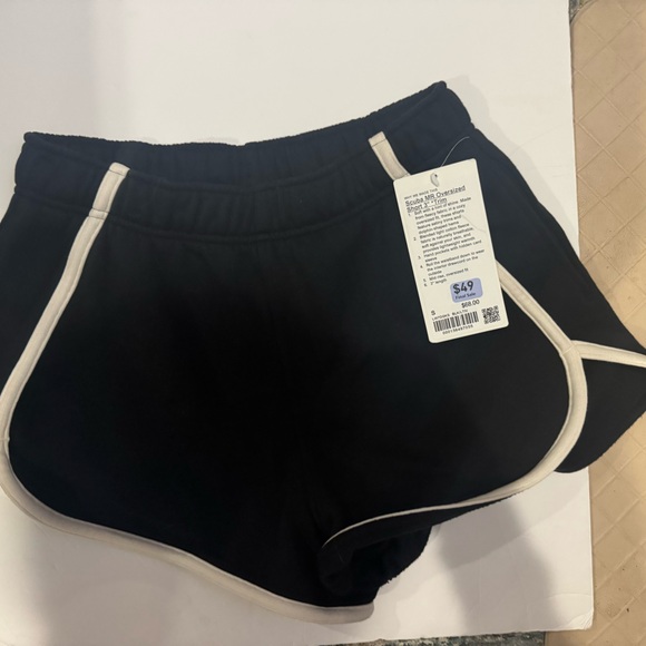 lululemon athletica Black Athletic Shorts - Picture 4 of 4